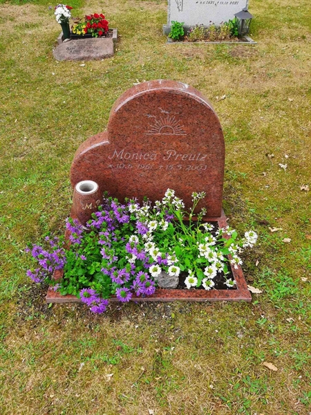 Grave number: M3 C   324, 325