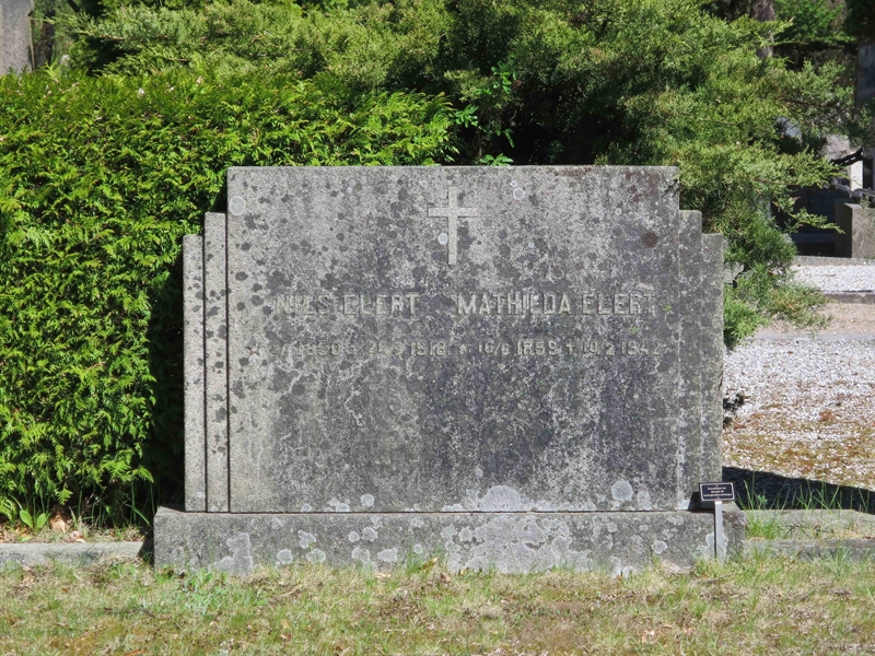 Grave number: HÖB 5   182