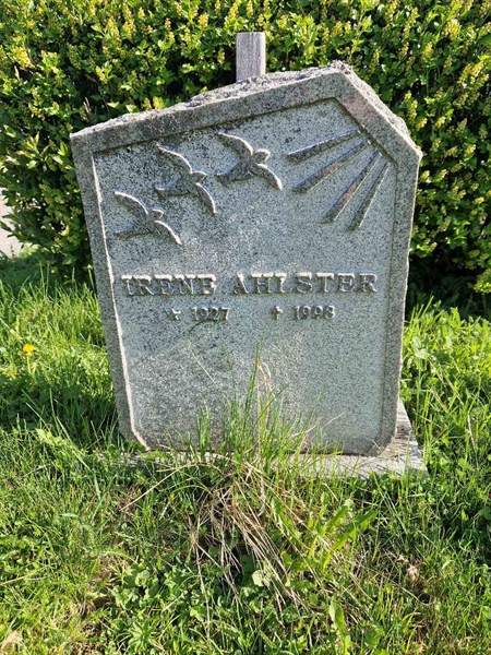 Grave number: 501 24 4825