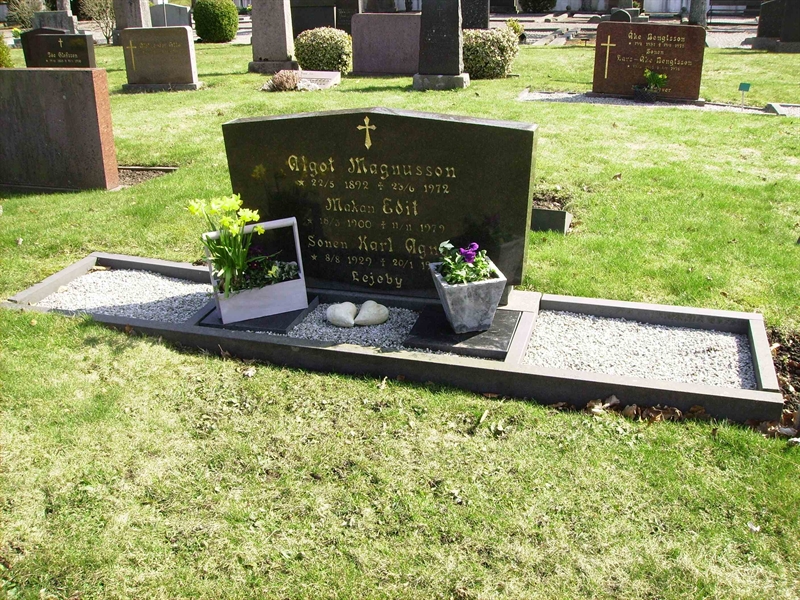 Grave number: LM 3 34  013