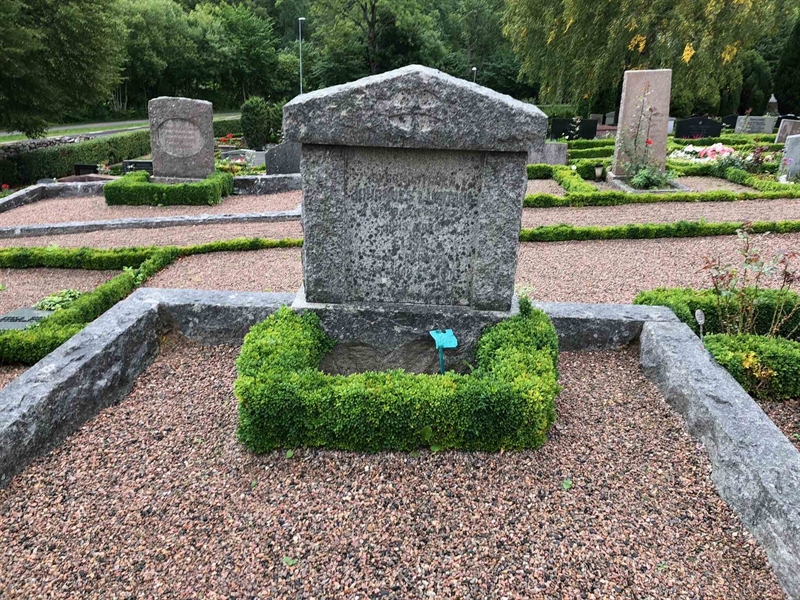 Grave number: Kå 25    43, 44