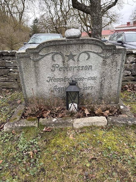 Grave number: G A 99