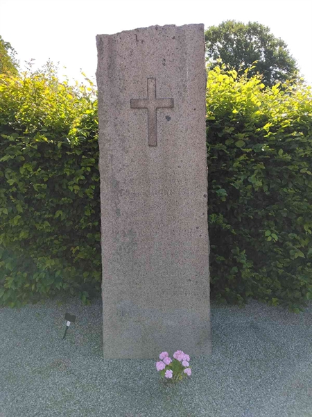 Gravnummer: FJ G 5E     9-12