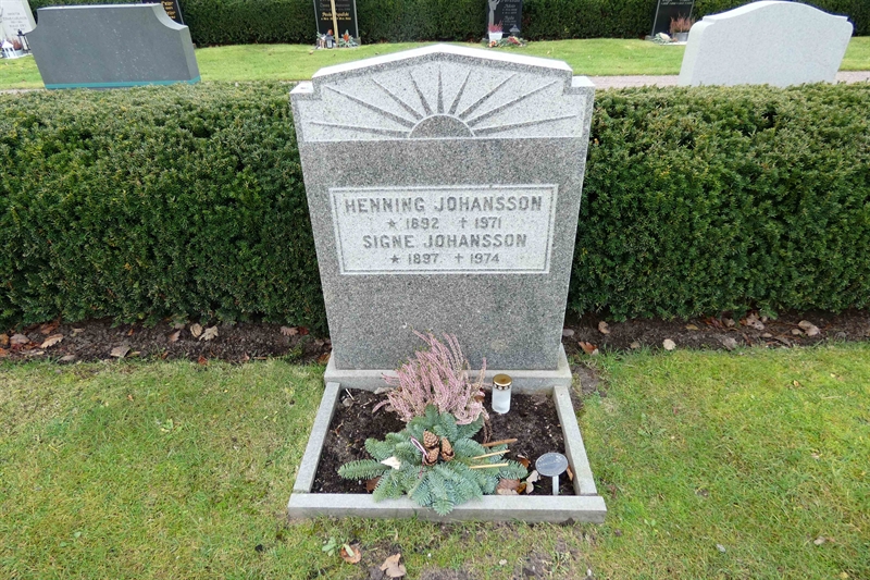 Grave number: TR 3   163