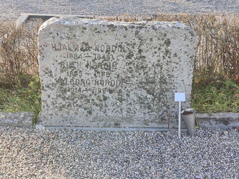 Grave number: AK C  3701-3703