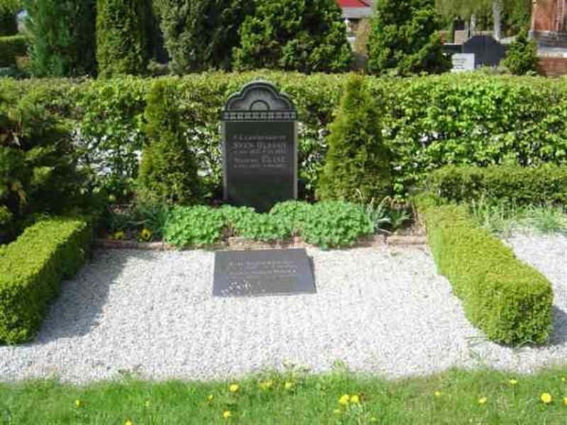 Grave number: FLÄ G     8a,    8b