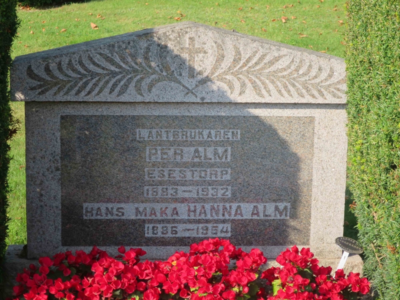 Grave number: HK B   152, 153