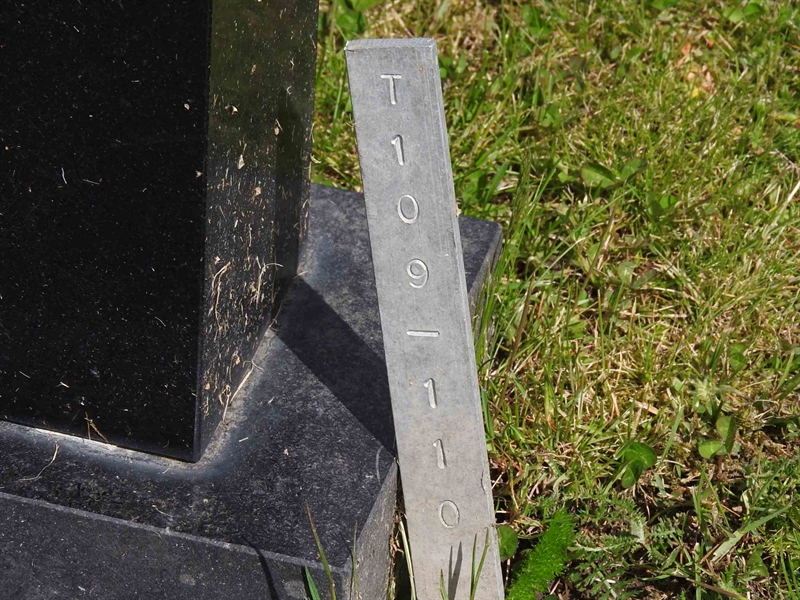 Gravnummer: BK T   109-110