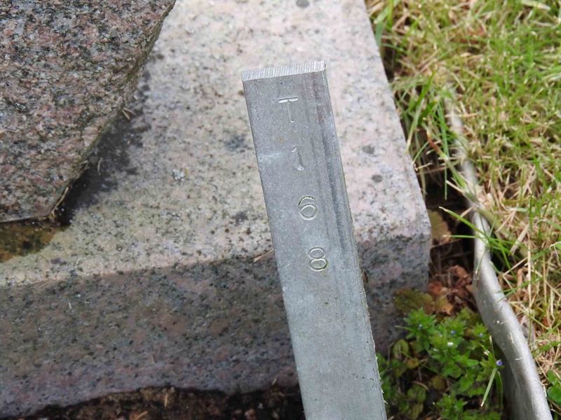 Gravnummer: BK T   168