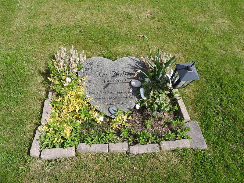 Gravnummer: BK T   195-196