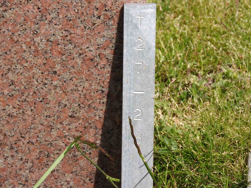 Gravnummer: BK T    27-28