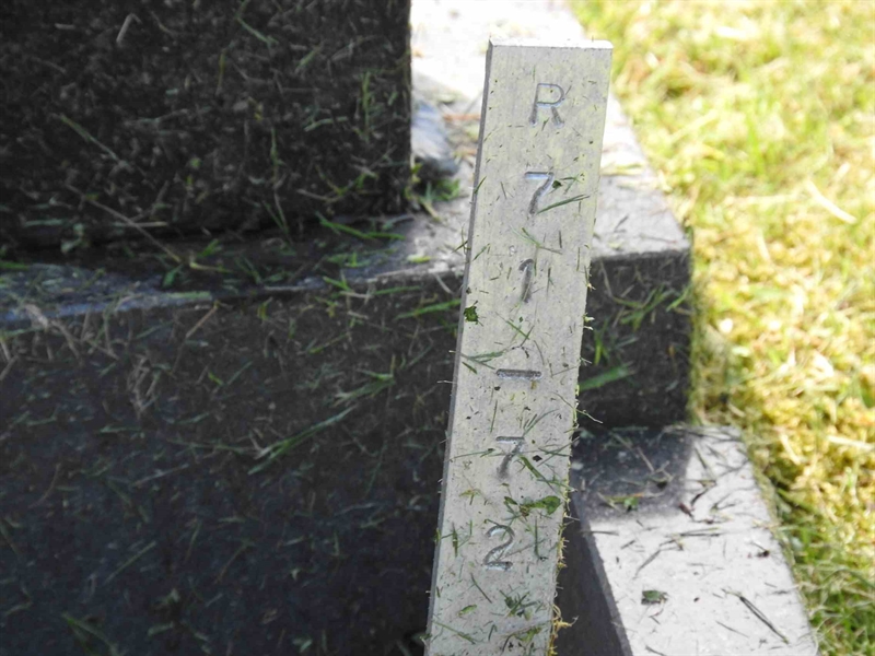 Gravnummer: BK R    71-72