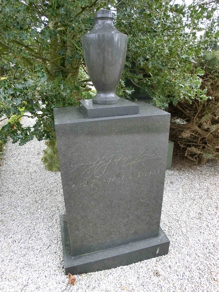 Grave number: LB F    086