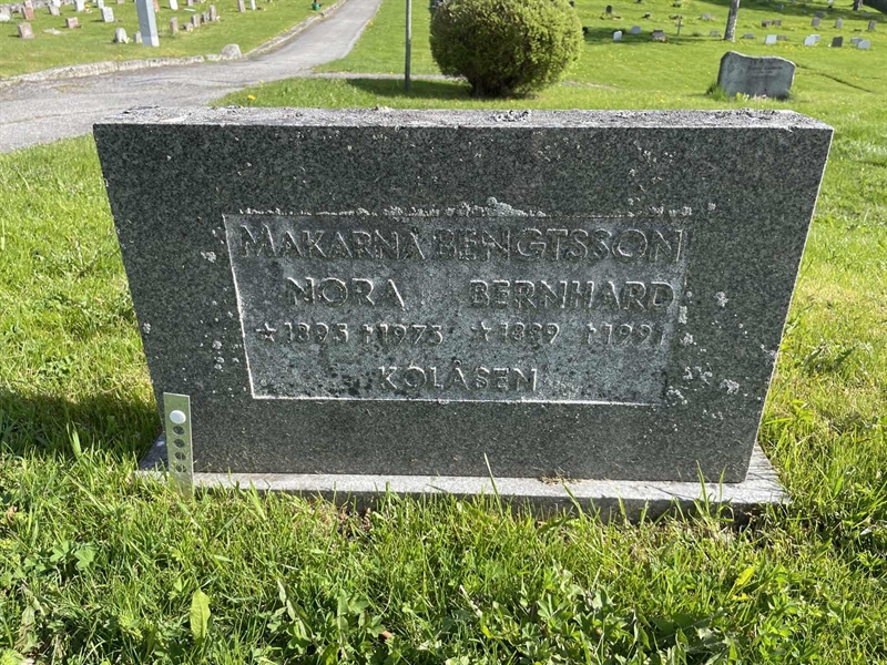 Grave number: KA D   057, 058