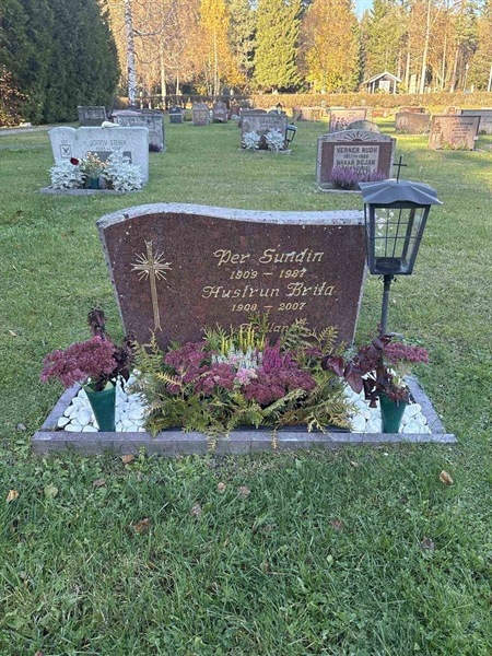 Grave number: R 4   195-196