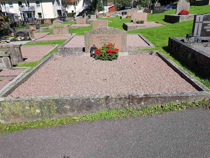 Grave number: 06 61004