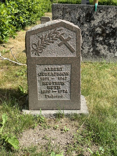 Grave number: 8 1 03   116-117