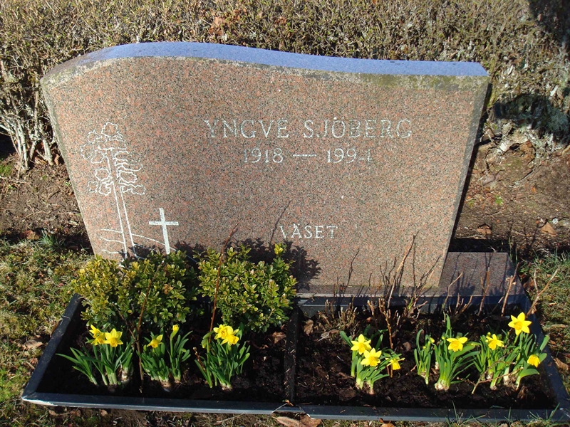 Grave number: KU 05   272