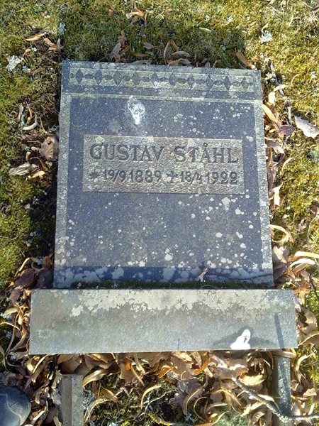 Grave number: NO 15   211