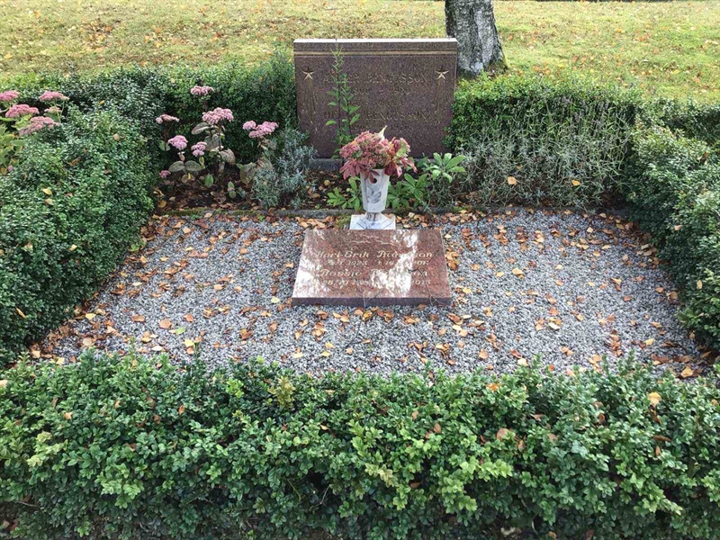 Grave number: 20 D   104-105