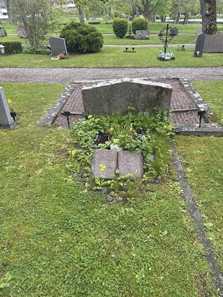 Grave number: SI 3   387, 388