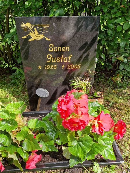 Grave number: 1 KV.4   101-102
