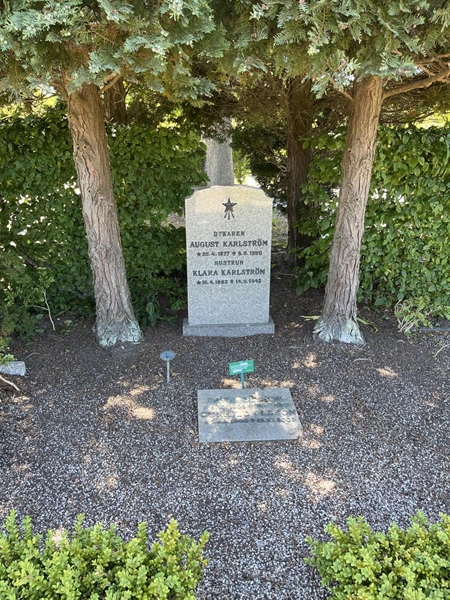 Grave number: NK D     7
