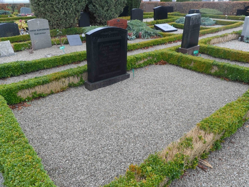 Grave number: ÖTN NMK3    18, 19, 20