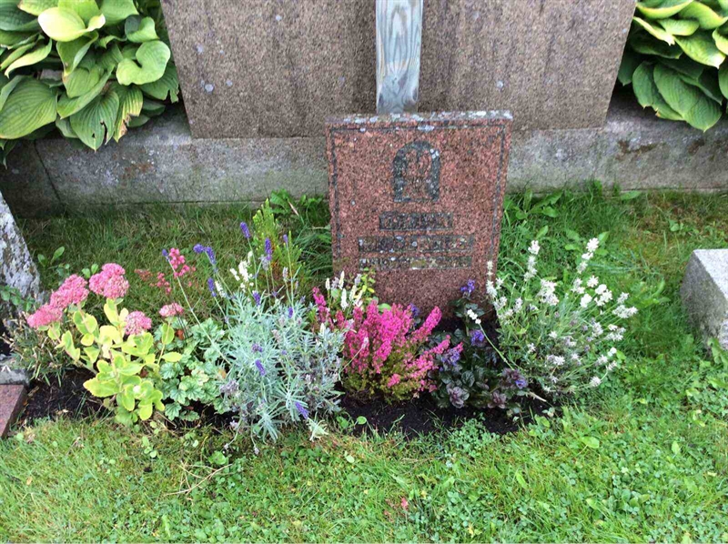 Grave number: KN 01   121