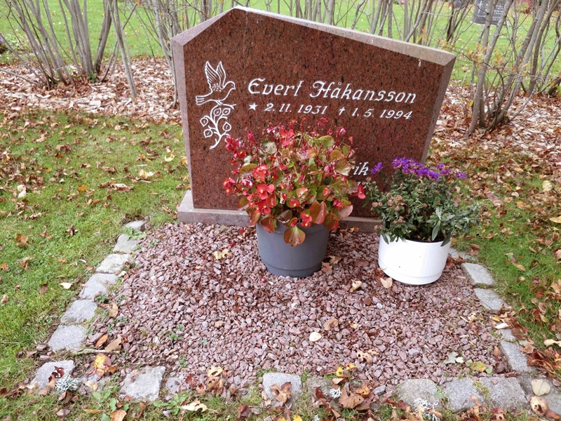 Grave number: HNB I    72