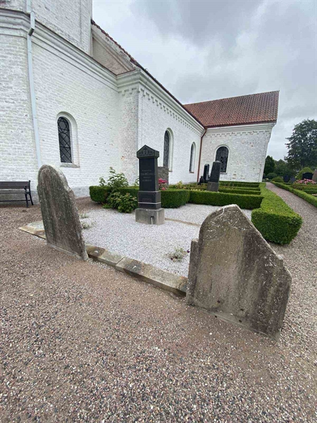 Grave number: ÖN H     1