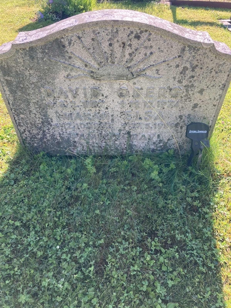 Grave number: 1 07    73