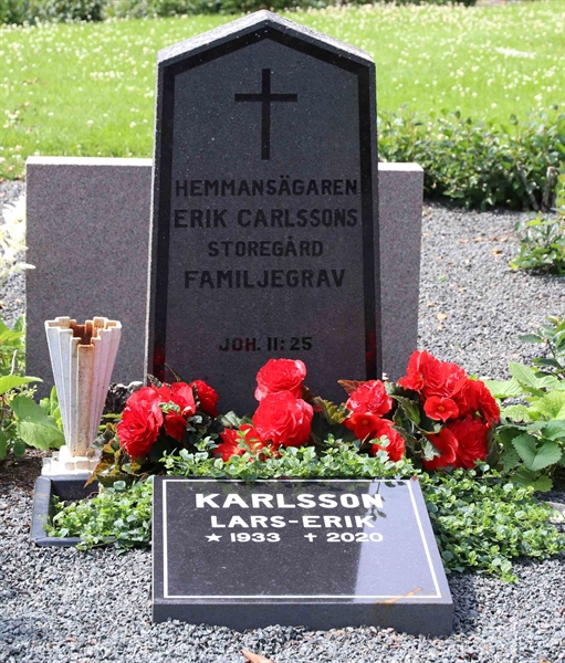 Grave number: G A 124-125
