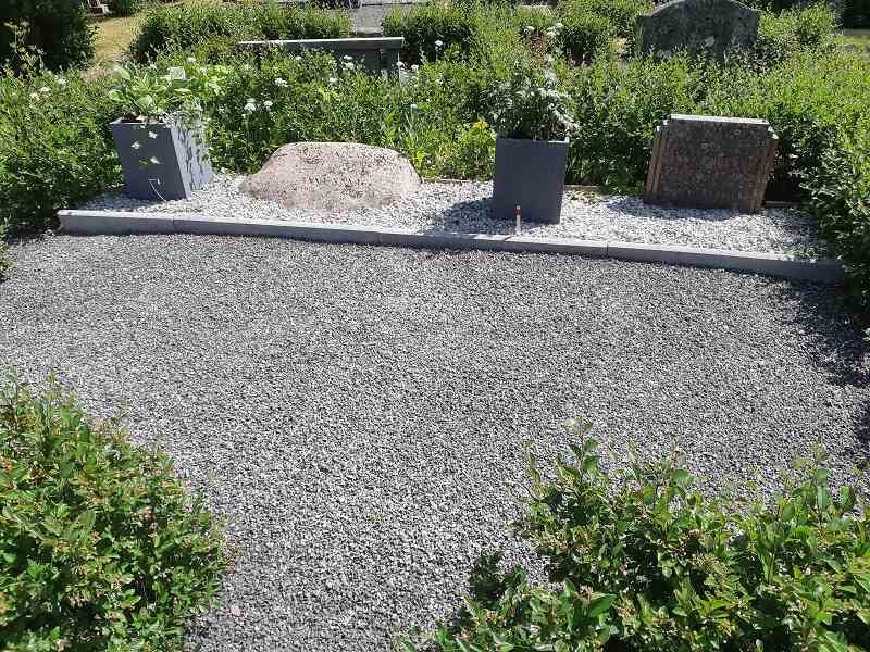 Grave number: G A 193-195