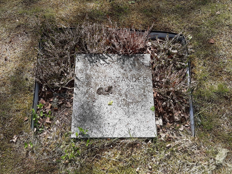 Grave number: KA 14    12