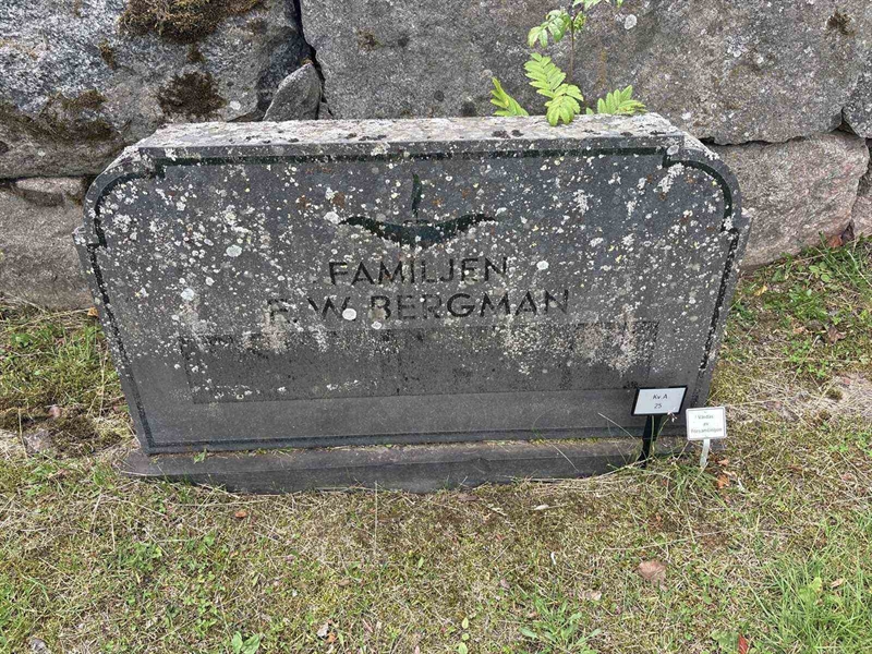 Grave number: 003 A    25