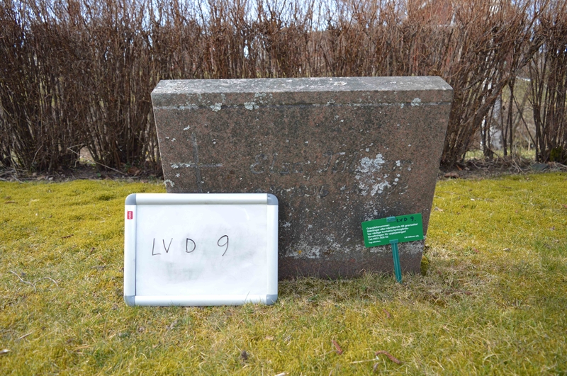 Grave number: LV D     9