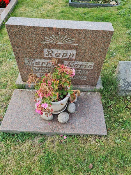 Grave number: F 02   144