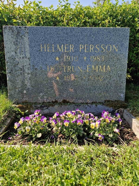 Grave number: 501 24 4993-4994
