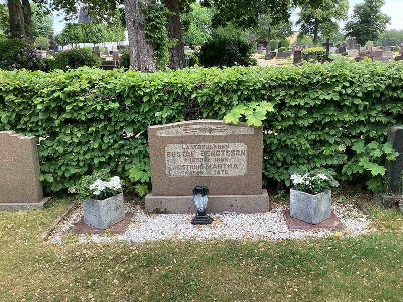 Grave number: Vitt VA1Ö     6, 7