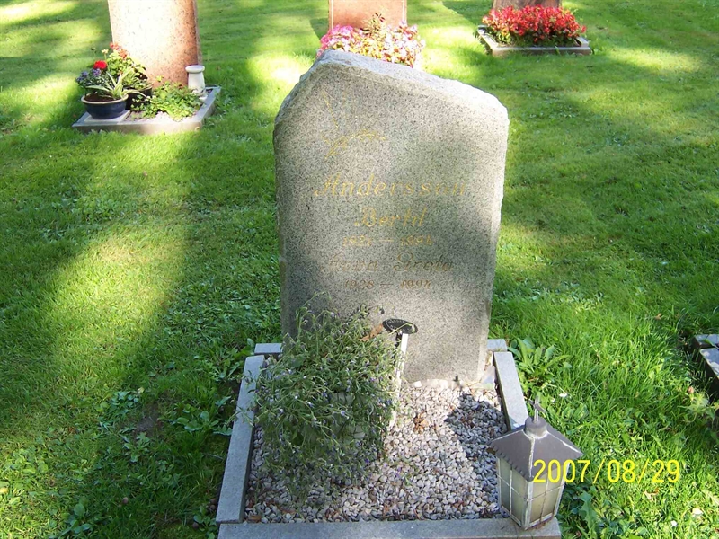 Grave number: 1 3 U2    25