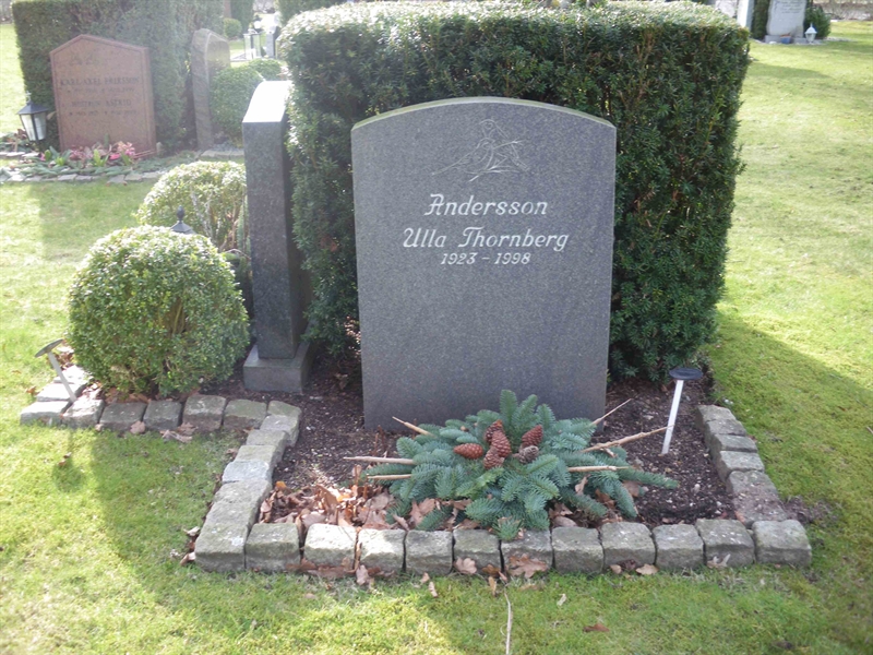 Grave number: HNB II   111