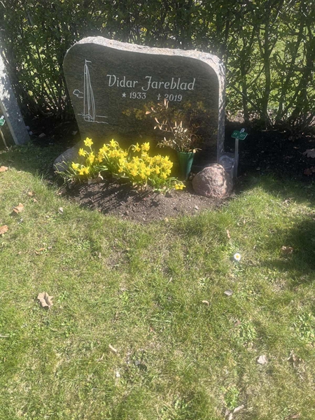 Grave number: 1 3 F1 227