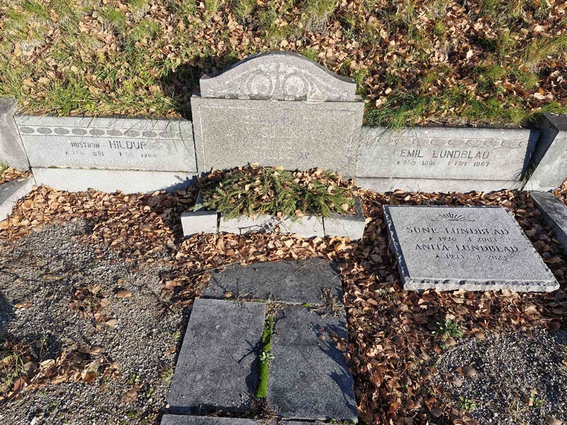 Grave number: AK C  3043-3045