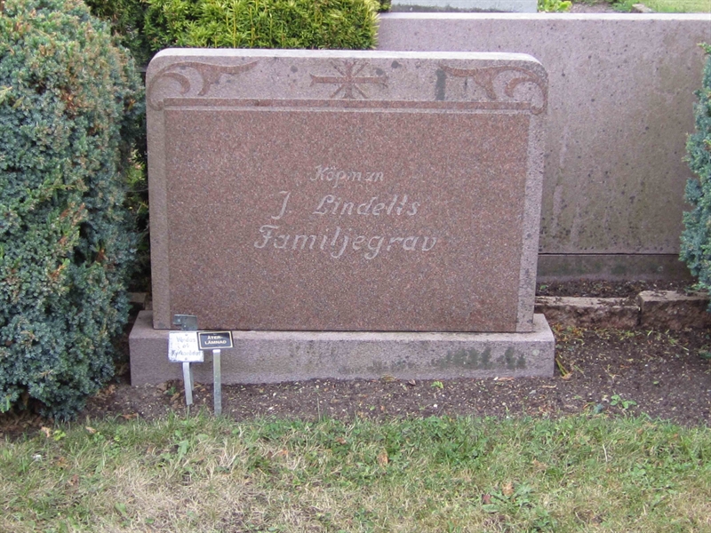 Grave number: 1 R     8
