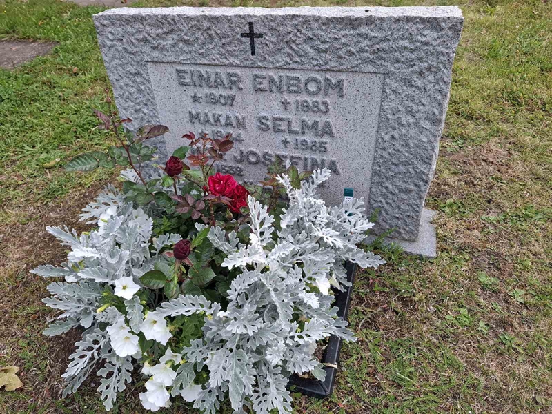 Grave number: 001 2   992