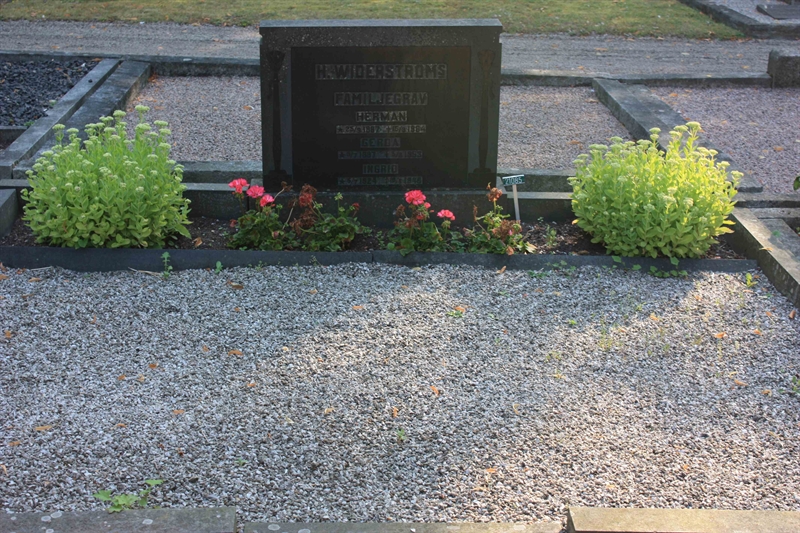 Grave number: Ö 21i   136, 137