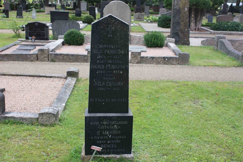 Grave number: Ö 13i   147, 148, 149, 150