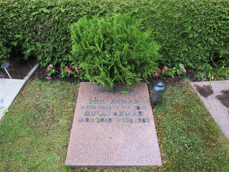 Grave number: HÖB N.UR   297