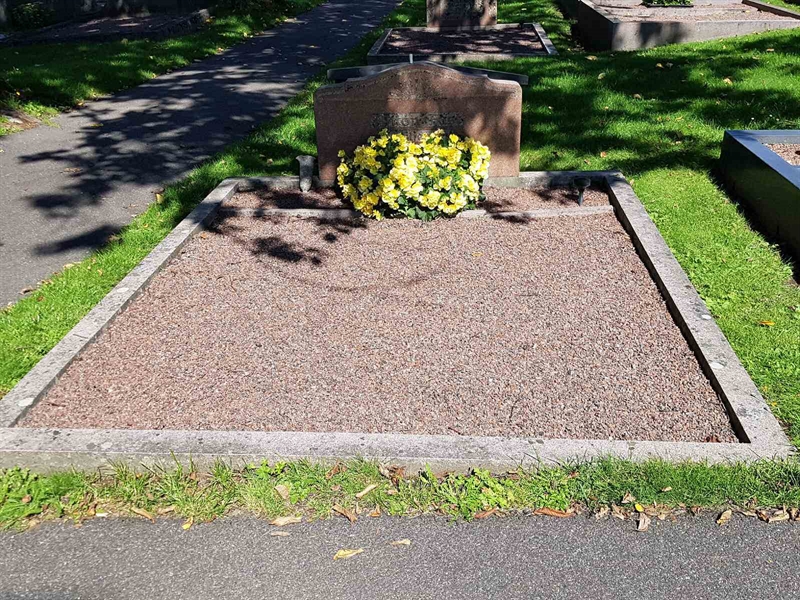 Grave number: 06 61000